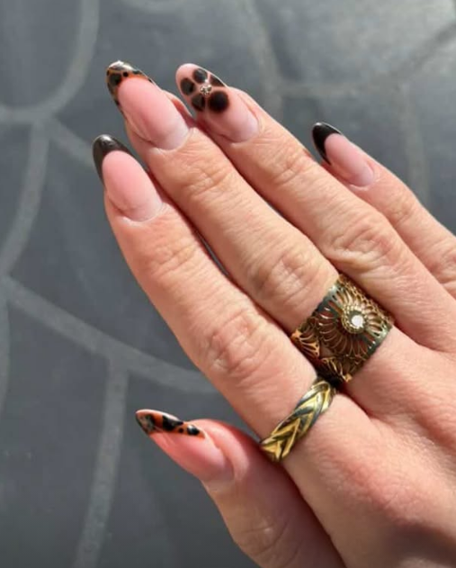 Repousse à 1 mois et 4 semaines, tortoise sur ongles naturels